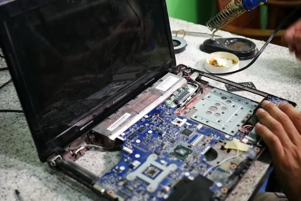 Common laptop repair solutions — screen, battery, keyboard